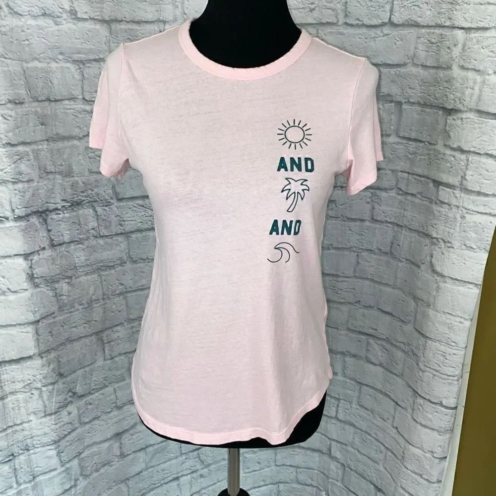 Old Navy women S pink Crewneck short sleeve t-shirt sun palm trees & ocean